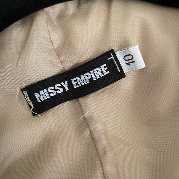 Missy empire oversized beige blazer - Picture 2 of 3